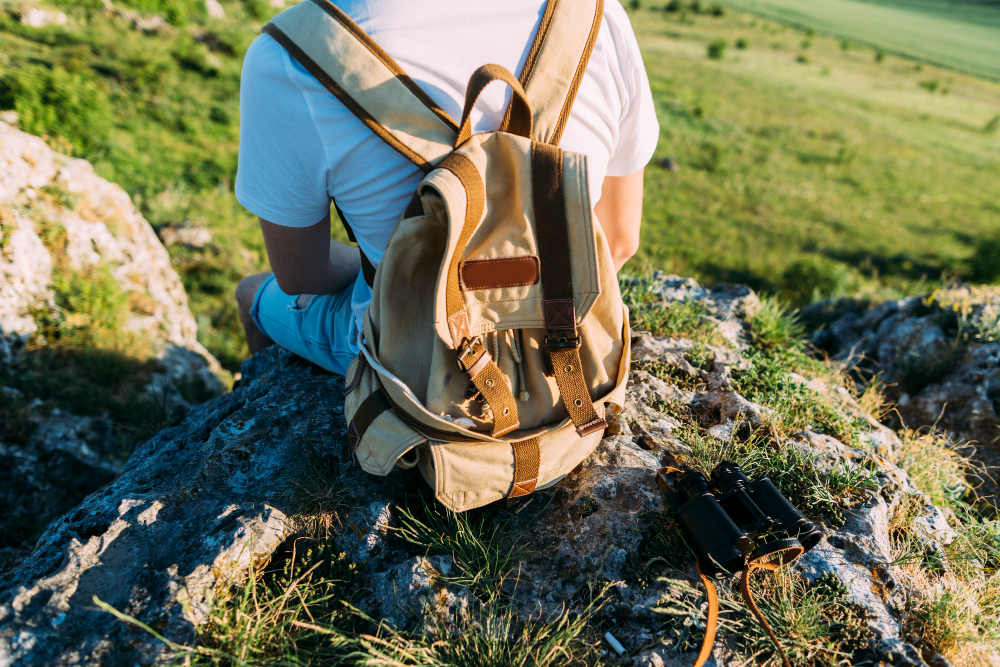 Pourquoi emporter du Tamanu lors d'un Trek de plusieurs jours ? Le secret naturel pour prendre soin de votre peau en pleine nature